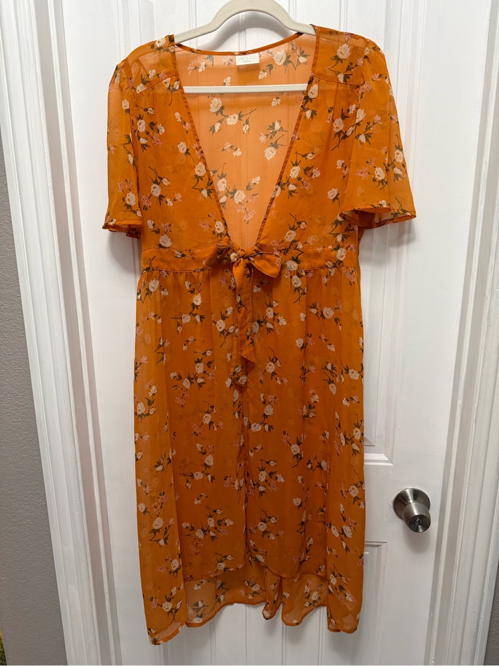 Abound Nordstroms Size Medium Orange Floral Semi Sheer Long Cardigan (26-10)